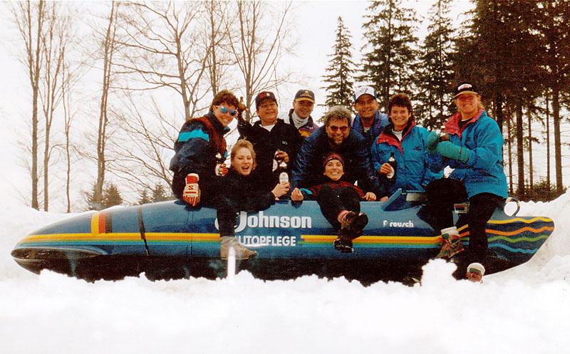 1994_Bob-Team-Calgary.jpg - The Woman Bobslide Team of Calgary (4. v.l.)